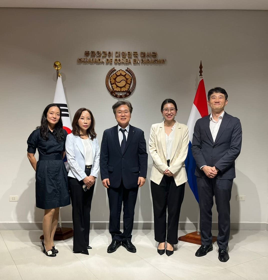 Presentación oficial de la APECP ante el nuevo embajador
